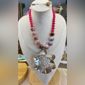 Elegant Statement Lucite with SilverFlower Pink/Marbel Beaded Necklace